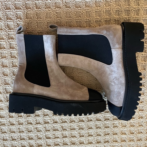 CHANEL BOOT - Picture 4 of 6